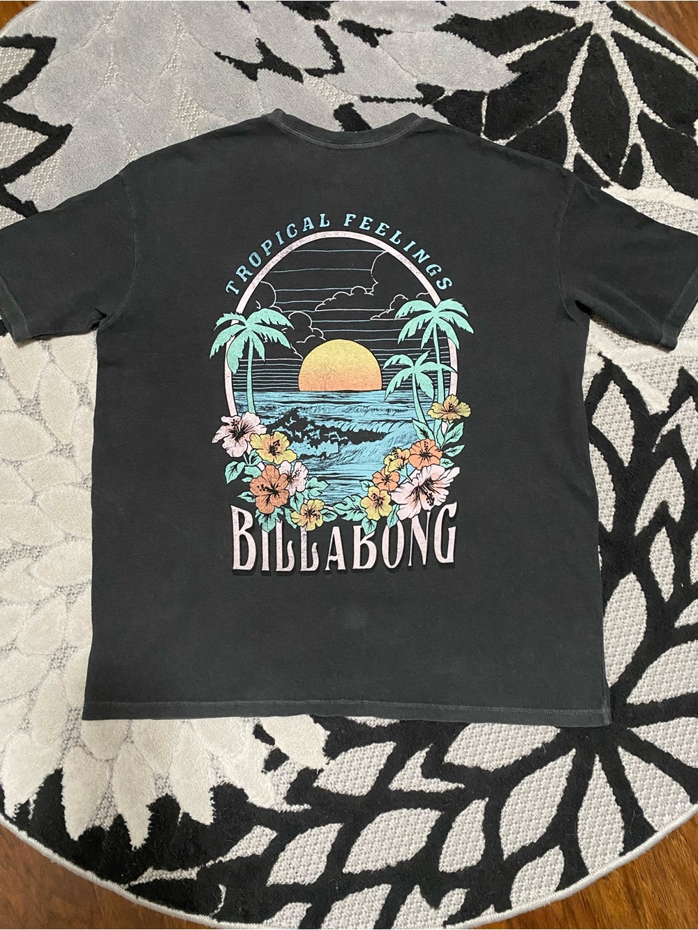 Billabong Woman’s Black Oversized Tee Tropical Feelings Size XS